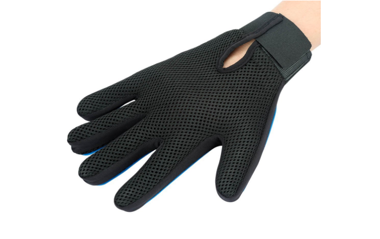 Pamper Your Pet – Gentle Pet Grooming Glove for a Smooth, Shiny Coat