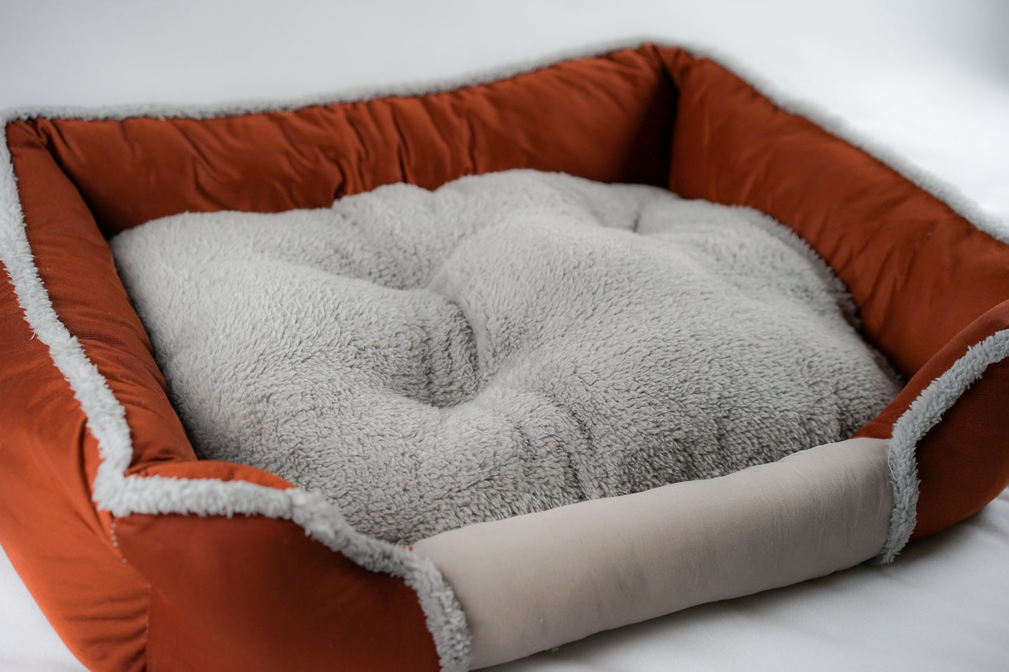 Cozy Comfort Year-Round – Soft Touch 26 All-Season Pet Bed!